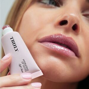 TRULY Hydrating Lip Gloss -